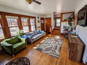 Family Friendly House - Downtown Location